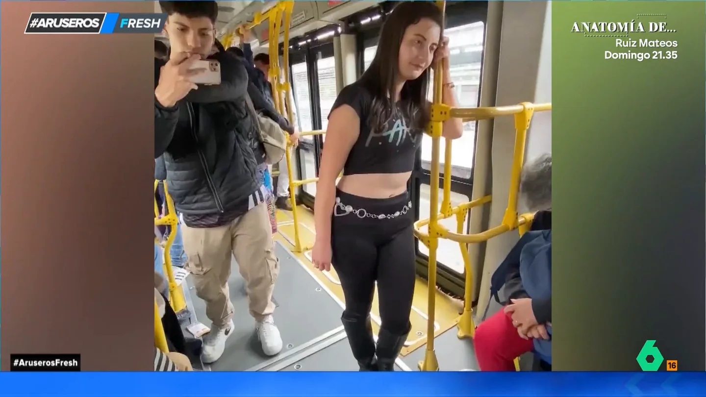 Empezó como "un rollo pasajero" y terminó en boda: la surrealista historia de la joven que se enamoró de un bus Empezó como "un rollo pasajero" y terminó en boda: la surrealista historia de la joven que se enamoró de un bus