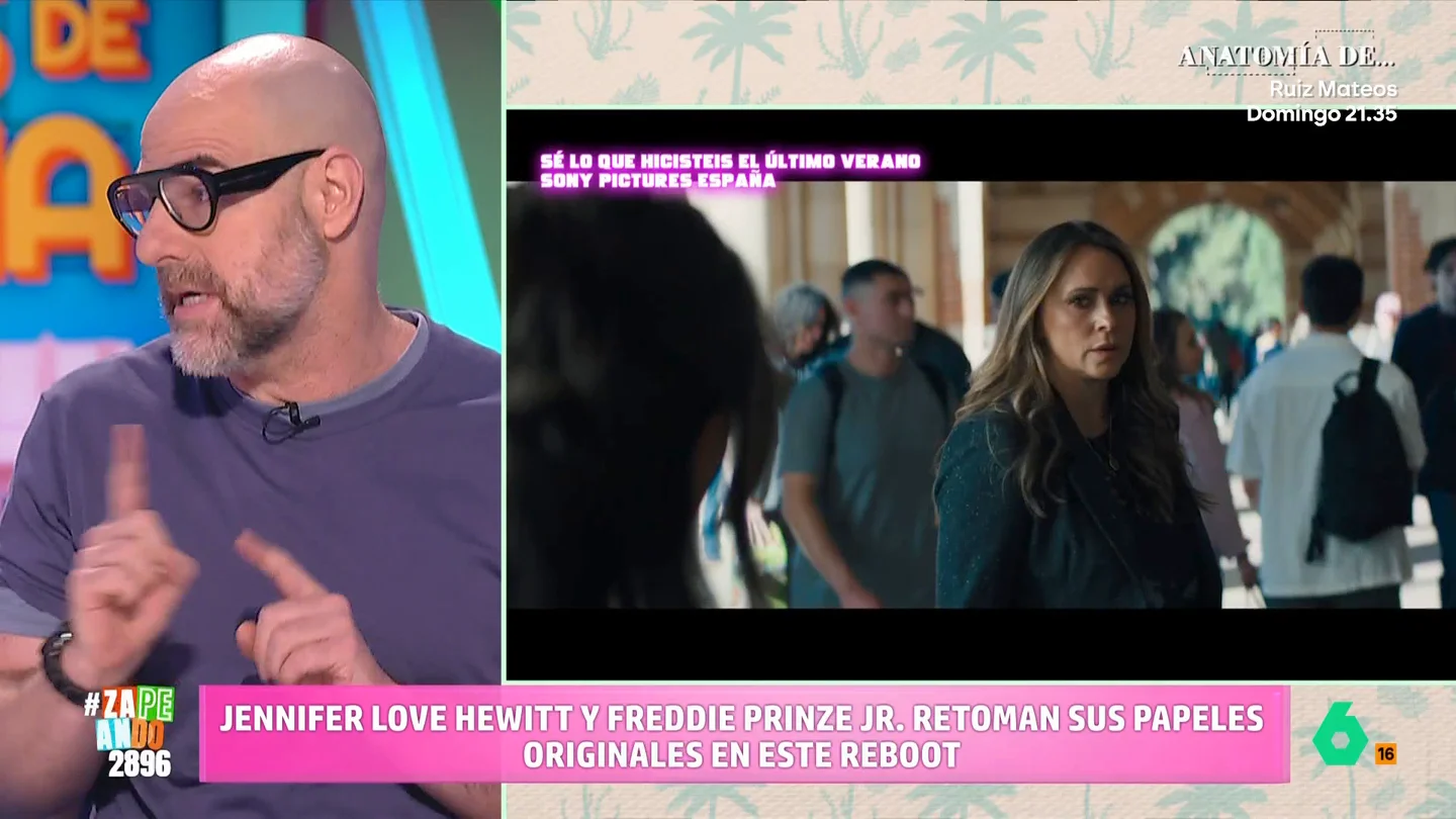 Alberto Rey sentencia el reboot de un clásico del terror: "Ya no hay nadie que no sepa lo que hicieron el último verano" Alberto Rey desvela en este vídeo su opinión sobre 'Sé lo que hicisteis el último verano', el clásico de terror que se estrena este fin de semana y donde vuelven Jennifer Love Hewitt y Freddie Prince Jr.