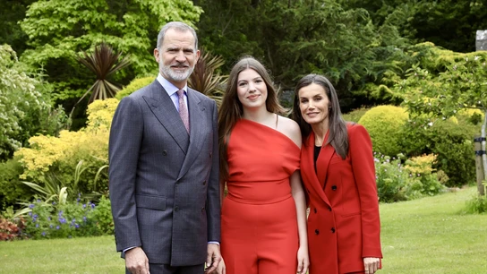 Los reyes Felipe VI y Letizia con la infanta Sofía. Los reyes Felipe VI y Letizia con la infanta Sofía.