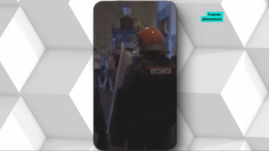 Increpan y agreden a la Policía Local y Ertzaintza en Azpeitia tras sancionar a un joven por realizar una pintada. Increpan y agreden a la Policía Local y Ertzaintza en Azpeitia tras sancionar a un joven por realizar una pintada.