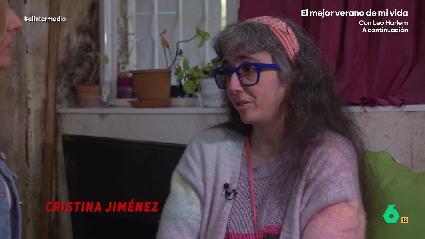 "Ya hay vecinos que se han tenido que ir por pisos turísticos": la reflexión de Cristina, inquilina de una infravivienda de 17 metros Junto a Cristina Jiménez, inquilina de una infravivienda en el barrio de San Lorenzo (Madrid), Andrea Ropero analizaba hasta dónde llega la crisis de la vivienda, con pisos de 58 metros cuadrados por 1.900 euros al mes.
