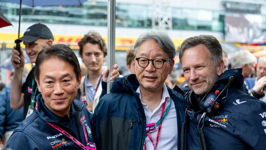Koji Watanabe, Toshihiro Mibe y Christian Horner Koji Watanabe, Toshihiro Mibe y Christian Horner