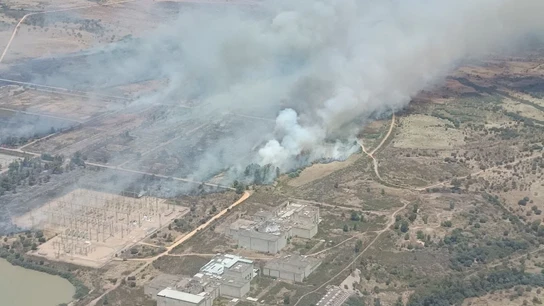 Incendio forestal de pasto localizado en el término municipal de Valdecaballeros (Badajoz) Incendio forestal de pasto localizado en el término municipal de Valdecaballeros (Badajoz)