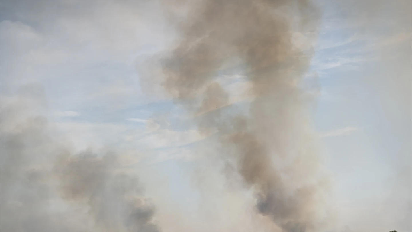 Declarado un incendio forestal en Colmenar Viejo (Madrid) Humo del incendio, a 17 de julio de 2025, en Navalcarnero, Madrid (España).