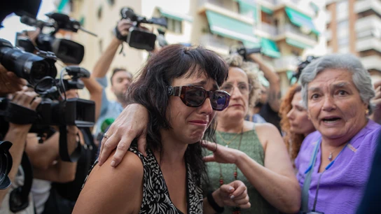Juana Rivas llega rota para entregar a su hijo menor a Arcuri Juana Rivas llega rota para entregar a su hijo menor a Arcuri
