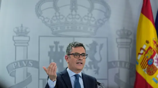 El ministro de la Presidencia, Justicia y Relaciones con las Cortes, Félix Bolaños, durante la rueda de prensa posterior al Consejo de Ministros. El ministro de la Presidencia, Justicia y Relaciones con las Cortes, Félix Bolaños, durante la rueda de prensa posterior al Consejo de Ministros.
