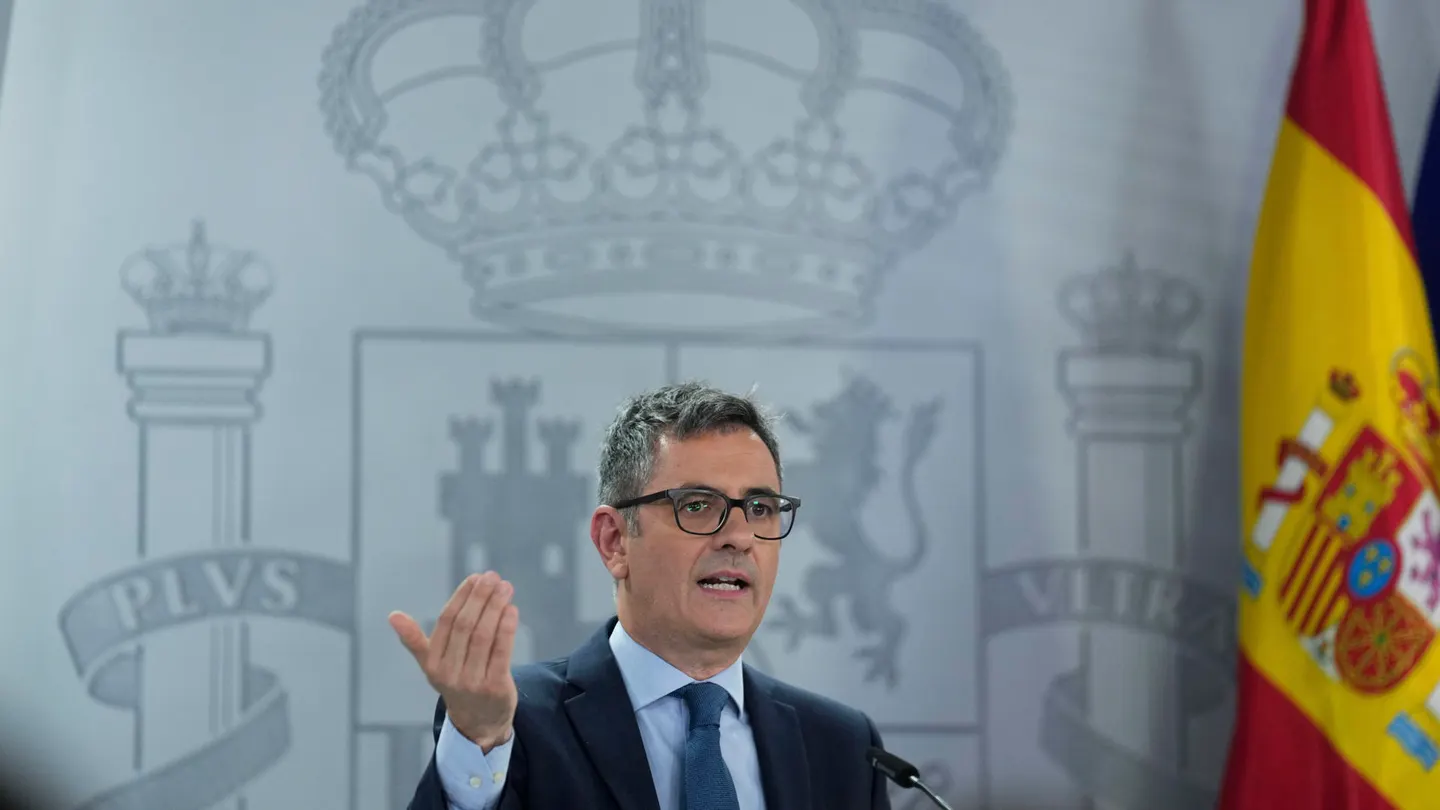 El ministro de la Presidencia, Justicia y Relaciones con las Cortes, Félix Bolaños, durante la rueda de prensa posterior al Consejo de Ministros. El ministro de la Presidencia, Justicia y Relaciones con las Cortes, Félix Bolaños, durante la rueda de prensa posterior al Consejo de Ministros.