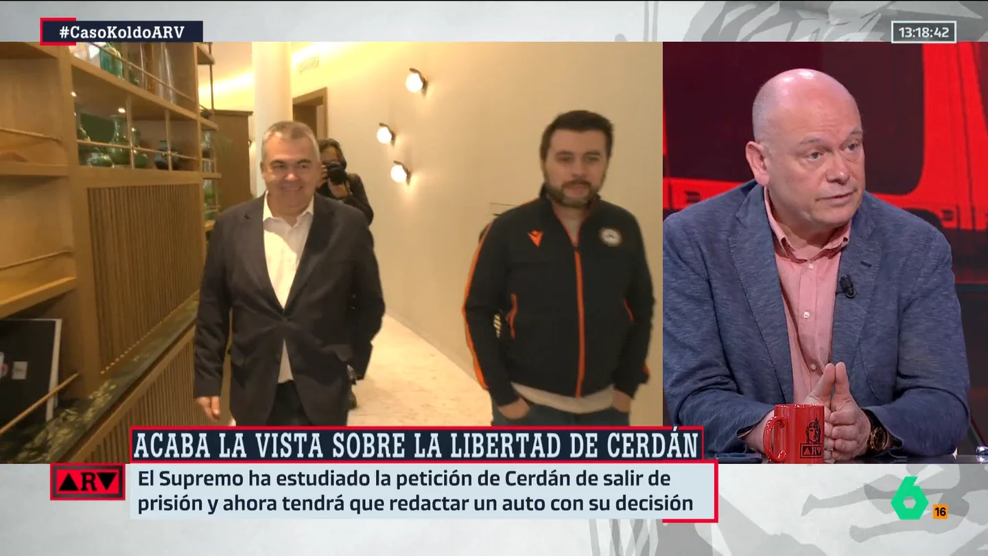 Gabi Sanz, sobre Santos Cerdán: "Los tres acabarán cantando porque se enfrentan a penas muy graves" Gabi Sanz, sobre Santos Cerdán: "Los tres acabarán cantando porque se enfrentan a penas muy graves"