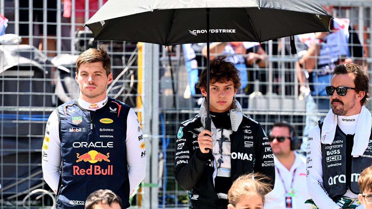 Max Verstappen, Andrea Antonelli y Fernando Alonso Max Verstappen, Andrea Antonelli y Fernando Alonso