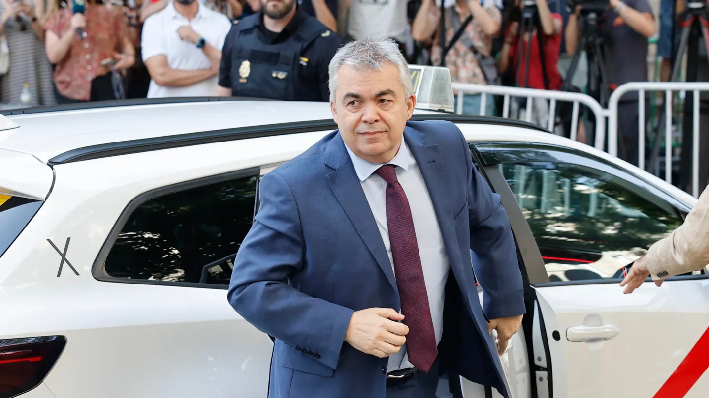 El ex secretario de organización del PSOE Santos Cerdán a su llegada al Tribunal Supremo. El ex secretario de organización del PSOE Santos Cerdán a su llegada al Tribunal Supremo.
