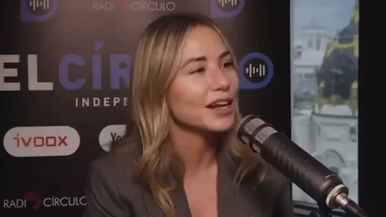 La hemeroteca retrata a Noelia Núñez (PP) y su discurso de "sacrificio": así presumía de sus (inexistentes) títulos La hemeroteca retrata a Noelia Núñez (PP) y su discurso de "sacrificio": así presumía de sus (inexistentes) títulos