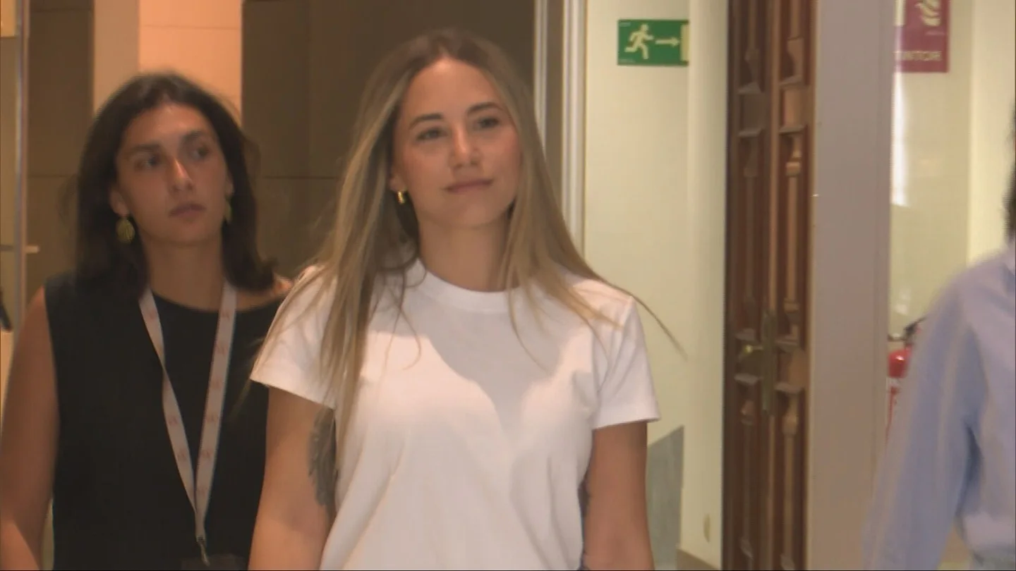 Noelia Núñez entrega su acta de diputada en el Congreso tras falsear su currículum Noelia Núñez entrega su acta de diputada en el Congreso tras falsear su currículum