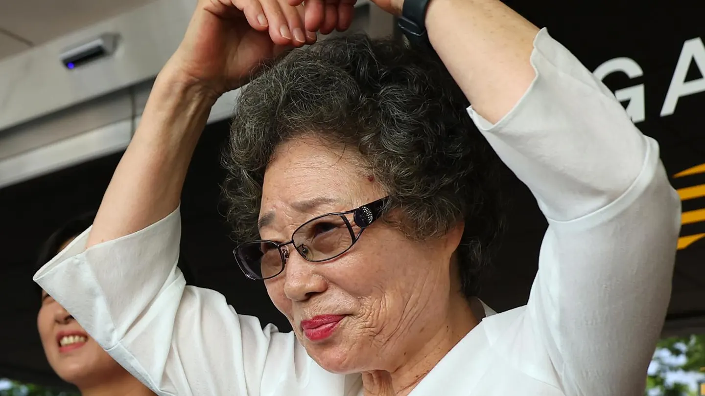 Choi Mal-ja, la mujer de 78 años que fue condenada hace 61 años por moderle la lengua a su presunto agresor sexual. Choi Mal-ja, la mujer de 78 años que fue condenada hace 61 años por moderle la lengua a su presunto agresor sexual.