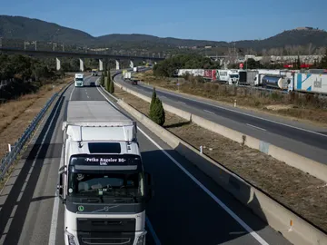 Un camión circula, a 27 de enero de 2024, en La Jonquera, Girona, Catalunya Un camión circula, a 27 de enero de 2024, en La Jonquera, Girona, Catalunya