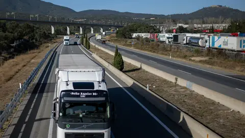 Un camión circula, a 27 de enero de 2024, en La Jonquera, Girona, Catalunya Un camión circula, a 27 de enero de 2024, en La Jonquera, Girona, Catalunya