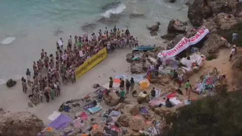 Paraísos abarrotados Paraísos abarrotados
