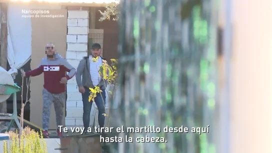 "Te voy a tirar el martillo a la cabeza": la amenaza de un hombre a un reportero tras hablar de los clanes de la droga "Te voy a tirar el martillo a la cabeza": la amenaza de un hombre a un reportero tras hablar de los clanes de la droga