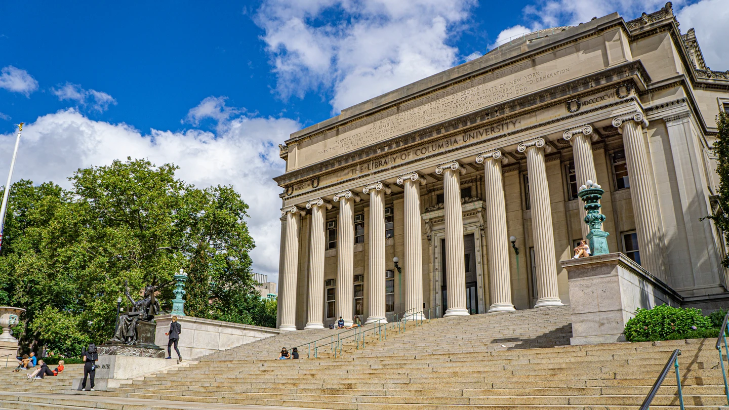 Fachada de la Biblioteca Memorial Low, de la Universidad de Columbia, en Nueva York Fachada de la Biblioteca Memorial Low, de la Universidad de Columbia, en Nueva York