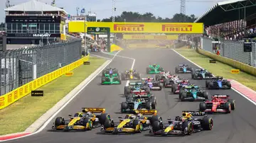 Oscar Piastri, Lando Norris y Max Verstappen, peleando durante la salida del GP de Hungría 2024 Oscar Piastri, Lando Norris y Max Verstappen, peleando durante la salida del GP de Hungría 2024