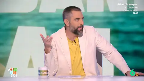 Dani Mateo 'defiende' a Noelia Núñez tras mentir sobre su curriculum: "Todos hemos dicho alguna vez ingles medio y luego..." "Hay que tener un cuajo para sentarte en una entrevista, te digan 'tú haces tres carreras' y digas 'sí, sí, y no podría ninguna por delante de otra'"", ironiza Dani Mateo en este vídeo sobre Noelia Núñez tras dimitir de sus cargos en el PP.