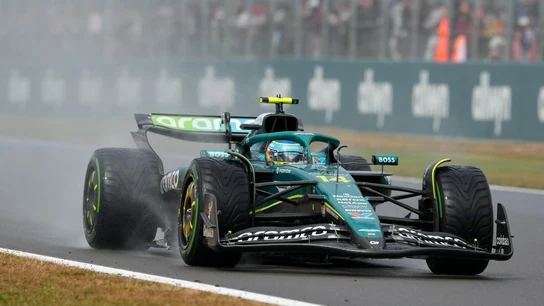 Fernando Alonso en el Aston Martin Fernando Alonso en el Aston Martin