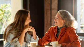 Amigas tomando caf&eacute;. 