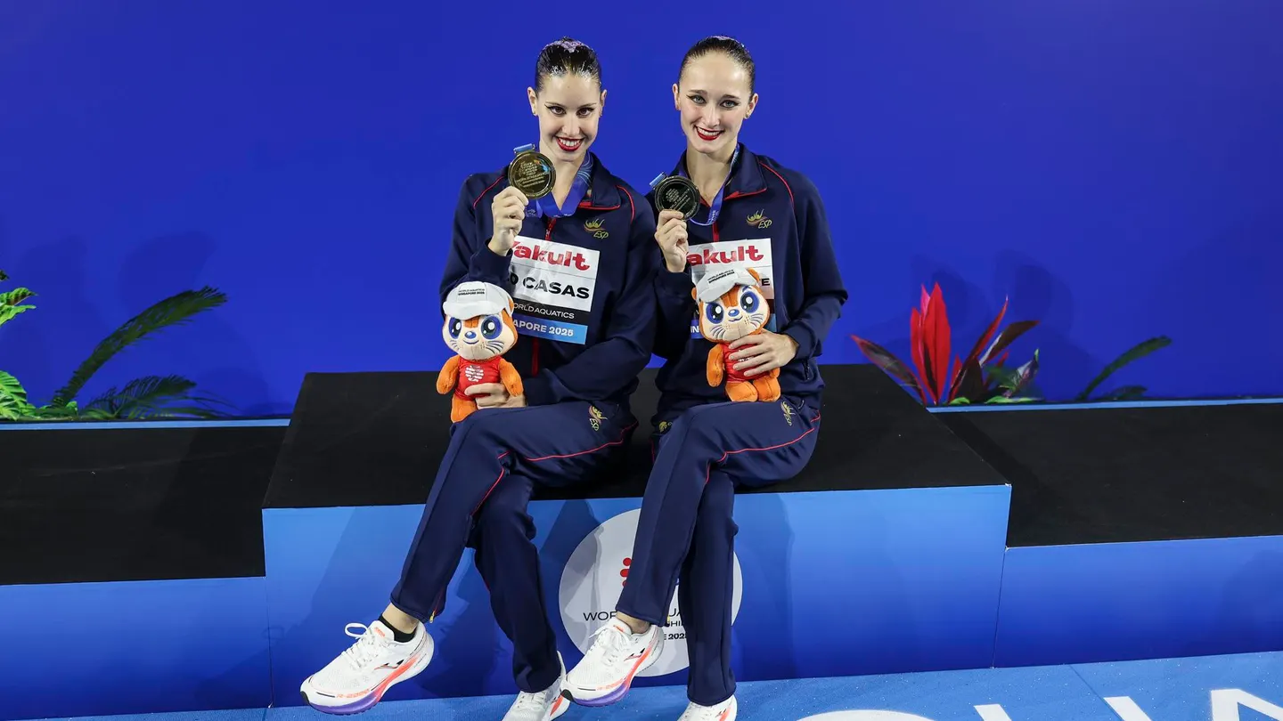 Lilou Lluis e Iris Tió, con sus medallas de oro en los Mundiales de Singapur Lilou Lluis e Iris Tió, con sus medallas de oro en los Mundiales de Singapur