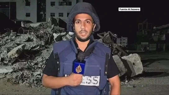 Anas Al-Sharif, el periodista de Al Jazeera perseguido por Israel que cuenta el genocidio en Gaza. Anas Al-Sharif, el periodista de Al Jazeera perseguido por Israel que cuenta el genocidio en Gaza.