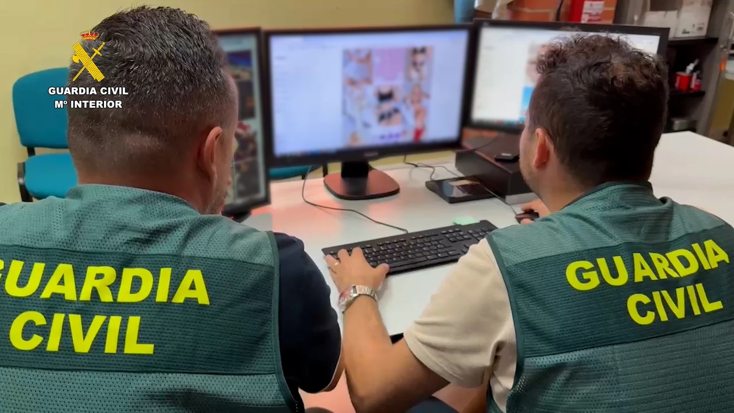 Investigan a un menor en Valencia por modificar y difundir imágenes utilizando IA de sus compañeras de instituto Investigan a un menor en Valencia por modificar y difundir imágenes utilizando IA de sus compañeras de instituto