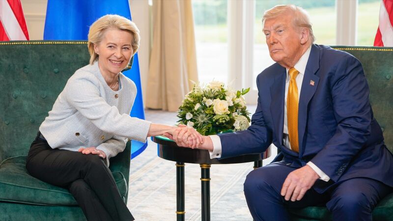El presidente de Estados Unidos, Donald Trump, y la presidenta de la Comisión Europea, Ursula von der Leyen