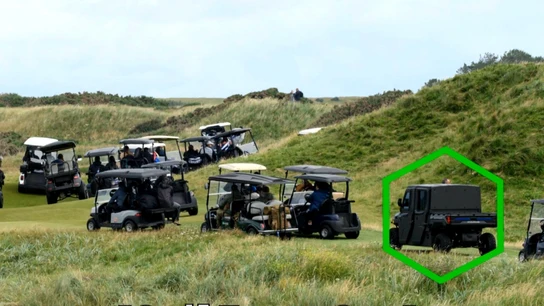 Decenas de escoltas, francotiradores y un buggy blindado bautizado como 'Golf Force One': así es el brutal dispositivo de seguridad de Trump para jugar al golf en Escocia Decenas de escoltas, francotiradores y un buggy blindado bautizado como 'Golf Force One': así es el brutal dispositivo de seguridad de Trump para jugar al golf en Escocia
