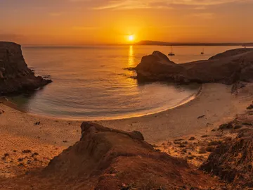 Atardecer en playa Papagayo, en Lanzarote Atardecer en playa Papagayo, en Lanzarote