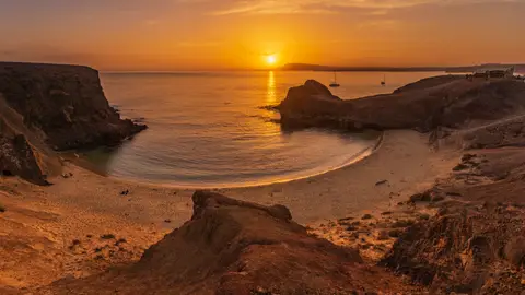 Atardecer en playa Papagayo, en Lanzarote Atardecer en playa Papagayo, en Lanzarote