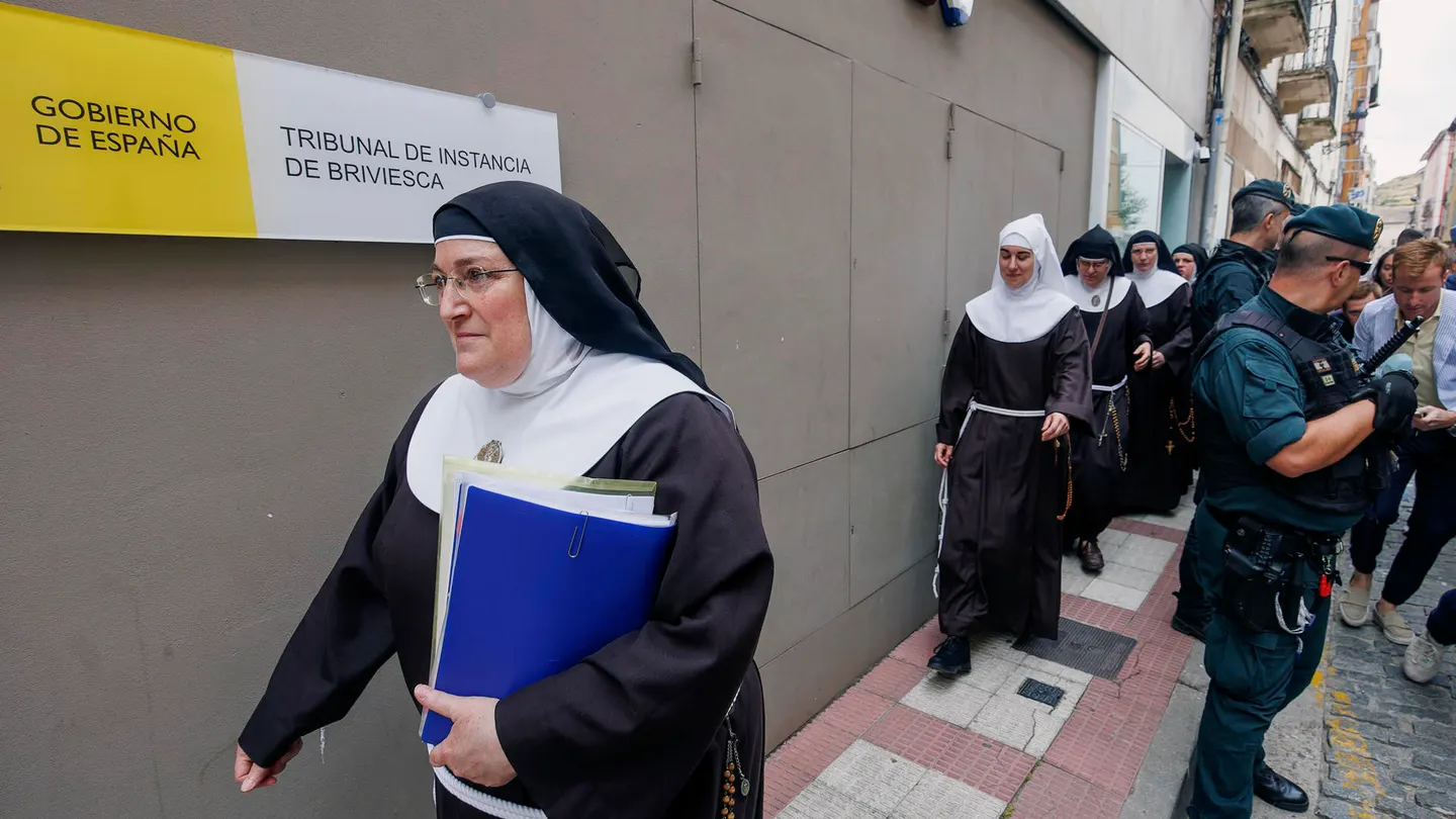 Una de la monjas de Belorado llega al Tribunal de Briviesca El juicio por desahucio a las monjas de Belorado, visto para sentencia: "Tenemos la conciencia muy tranquila, vivimos del juicio de Dios"