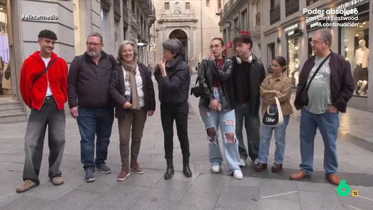 Un joven critica el kit de supervivencia de la Unión Europea: "¿Qué hago con eso si me atacan? ¿Tirar pilas?" Un joven critica el kit de supervivencia de la Unión Europea: "¿Qué hago con eso si me atacan? ¿Tirar pilas?"