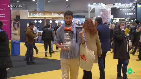 Chocolate sin pedirlo, grillos que saben a gambas y tápers a rebosar: así fue la surrealista visita de Isma Juárez a Madrid Fusión Chocolate sin pedirlo, grillos que saben a gambas y tápers a rebosar: así fue la surrealista visita de Isma Juárez a Madrid Fusión
