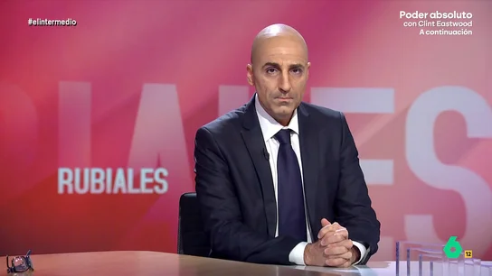 'Rubiales' desvela su nueva táctica para "no ofender a nadie": "La próxima vez mando un besito con corazón y una berenjena" El expresidente de la RFEF visitaba El Intermedio para dar sus primeras impresiones tras haber declarado frente al juez por lo ocurrido durante la final del Mundial de Fútbol Femenino.