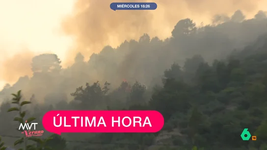 El fuego se acerca a las casas en Mombeltrán y el Ayuntamiento pide a los vecinos que se confinen El fuego se acerca a las casas en Mombeltrán y el Ayuntamiento pide a los vecinos que se confinen