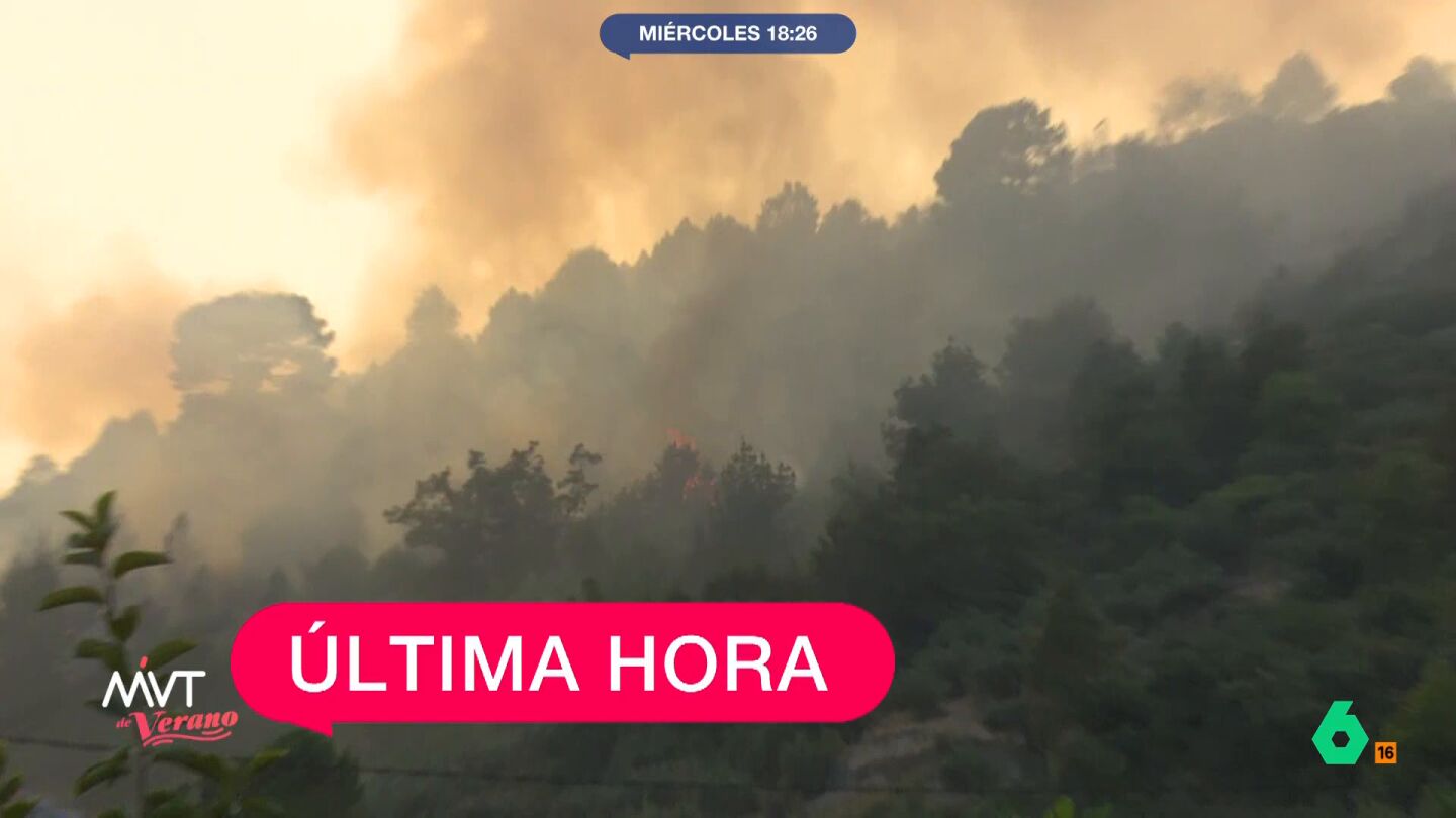 El fuego se acerca a las casas en Mombeltrán y el Ayuntamiento pide a los vecinos que se confinen