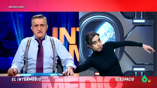 Wyoming alucina al descubrir que 'Díaz Ayuso' ha viajado al espacio: "Su escapismo está a otro nivel" Cristina Gallego se convertía en la presidenta de la Comunidad de Madrid y visitaba diferentes lugares para evitar las preguntas de el Gran Wyoming sobre sus últimas polémicas.