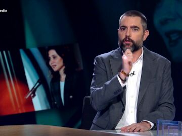 Dani Mateo analiza un discurso de Isabel Díaz Ayuso: "Su mente volaba sin necesidad de paraguas"