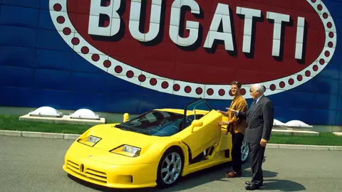Michael Schumacher y Romano Artioli con el Bugatti EB110 Michael Schumacher y Romano Artioli con el Bugatti EB110
