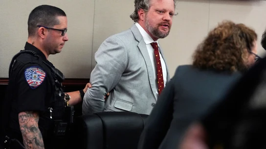 Cadena perpetua a dentista de Colorado por envenenar y asesinar a su esposa Cadena perpetua a dentista de Colorado por envenenar y asesinar a su esposa