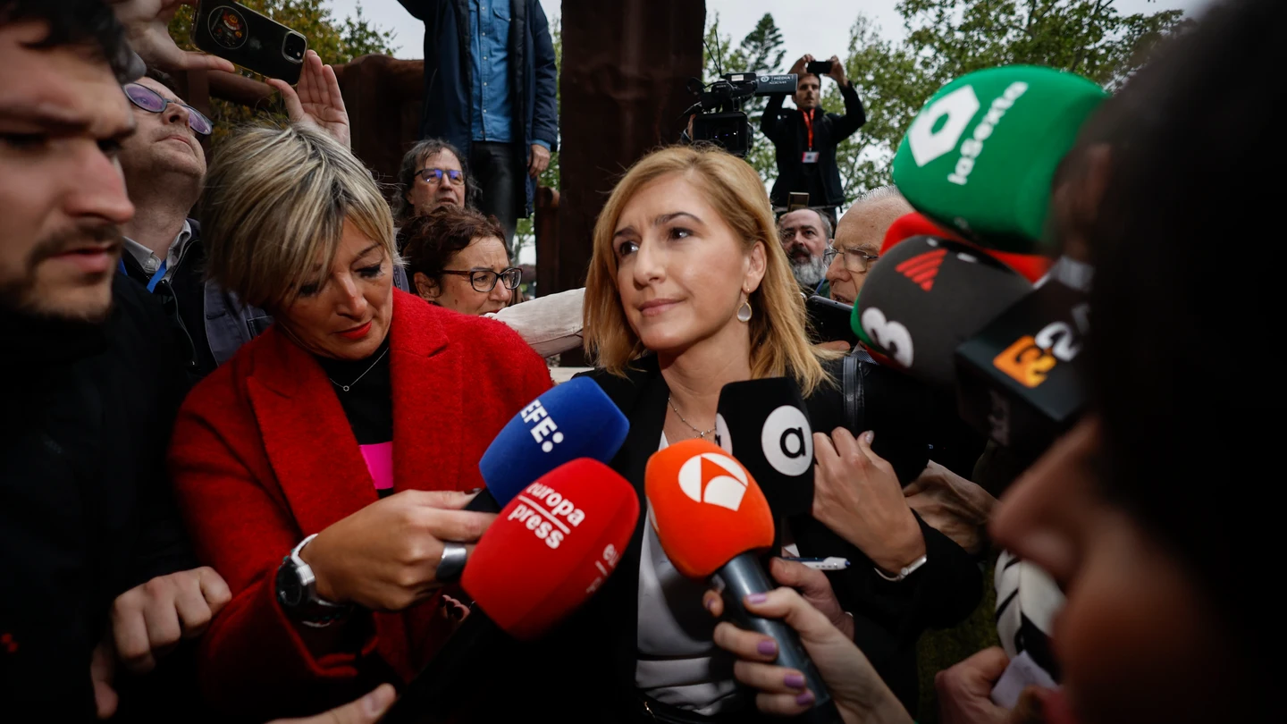 La exconsellera de Justicia e Interior del Gobierno valenciano Salomé Pradas a su llegada a los juzgados de València para declarar como investigada en la causa judicial por la gestión de la dana. La exconsellera de Justicia e Interior del Gobierno valenciano Salomé Pradas a su llegada a los juzgados de València para declarar como investigada en la causa judicial por la gestión de la dana.