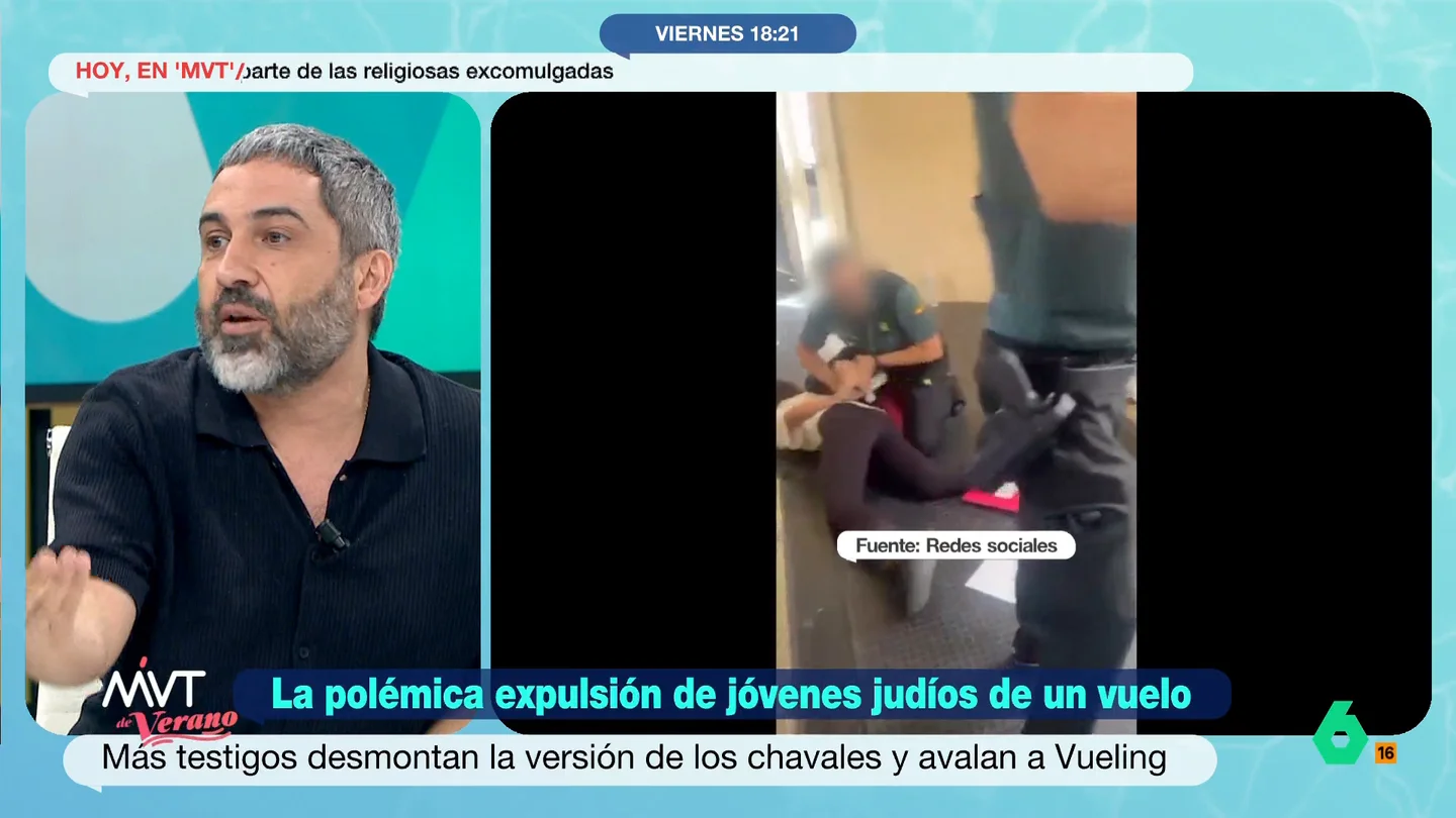 Pedro Águeda, sobre la expulsión de unos adolescentes de un avión de Vueling: "Aquí no tenemos un problema de racismo" El periodista señala que el gobierno de Israel "tiene montada una operación de propaganda victimista y ahora la tiene que acentuar para tapar las vergüenzas del genocidio que está practicando en Palestina".