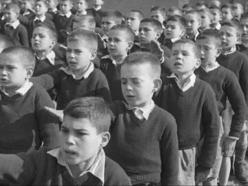 Madrid, febrero de 1941.- Alumnos del Hogar del Nazaret de Auxilio Social.