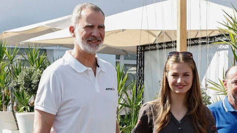 El rey Felipe VI y la princesa Leonor en el Real Club N&aacute;utico de Palma (RCNP).