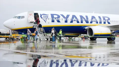 Un avión de Ryanair en Luebeck Un avión de Ryanair en Luebeck