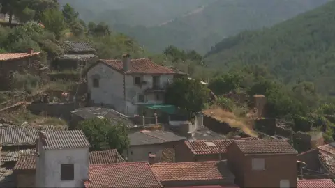 Los vecinos de Las Hurdes vuelven a sus casas Los vecinos de Las Hurdes vuelven a sus casas