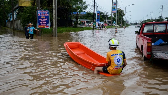 Al menos seis muertos por las terribles inundaciones provocadas por el temporal en Tailandia. Al menos seis muertos por las terribles inundaciones provocadas por el temporal en Tailandia.